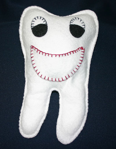 Easy-felt-crafts-tooth-pillow-finished2