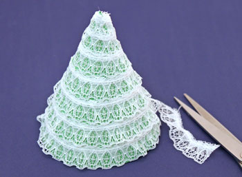 Easy Christmas Crafts Construction Paper Christmas Tree step 7 trim the lace