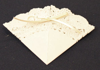 Easy Christmas Crafts Paper Doily Greeting Card Ornament step 8 tie bow