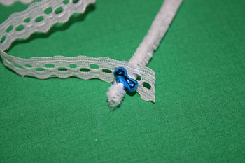 Easy-Christmas-crafts-Beaded Christmas wreath blue silver add a bead