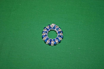 Easy-Christmas-crafts-Beaded Christmas wreath blue silver finished circle