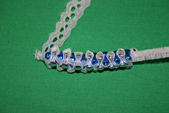 Easy-Christmas-crafts-Beaded Christmas wreath blue silver continue with more beads