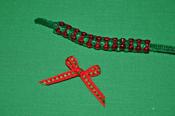 Easy-Christmas-crafts-Beaded Christmas wreath red green clear all beads