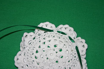 Easy felt crafts doily sachet weave ribbon