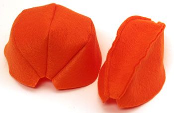 Easy Felt Crafts Emoti-Pumpkin step 3 sew pumpkin pieces