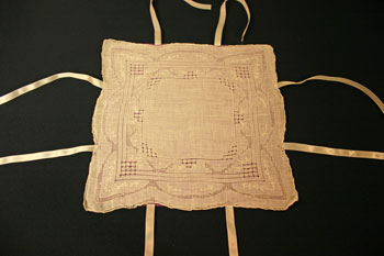 Easy Felt Crafts Handkerchief Valet press ribbons outward