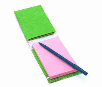 Easy Felt Crafts Notepad Cover2 showing open with pen ready for notes