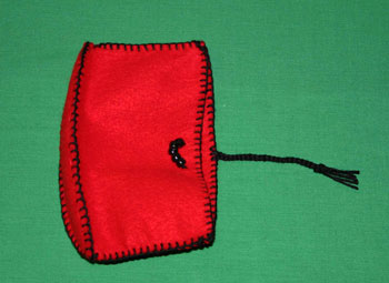Easy felt crafts cosmetic pouch step 10