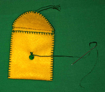 Easy felt crafts small items pocket step 10