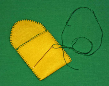 Easy felt crafts small items pocket step 4