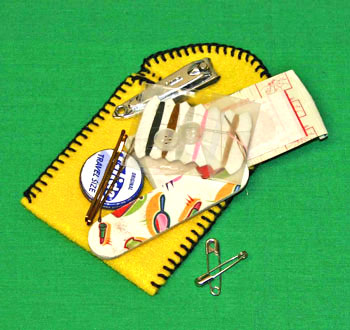 Easy felt crafts small items pocket with items