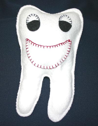 Easy felt crafts tooth pillow - Mr. Smiley Tooth