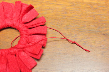 Felt Fringe Wreath Ornament step 11 make yarn loop