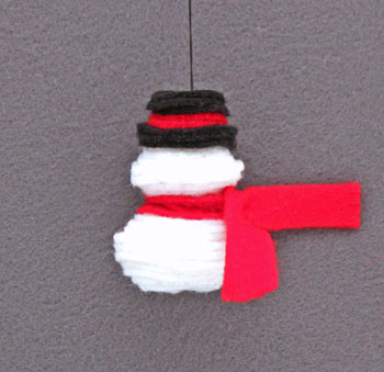 Felt circles snowman finished and hanging on display