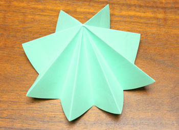 Folded Paper Circles Christmas Tree step 9 crease folds