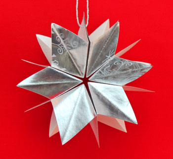 Folded Paper Squares Star silver 6-point on display