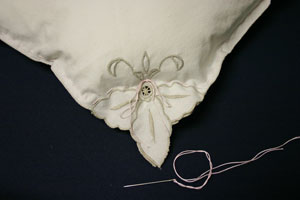 Frugal fun crafts sewn napkin pillow tie bow in yarn