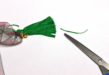 Ribbon and Bell Tassel Ornament step 17 trim yarn ends