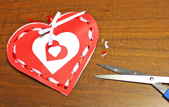 Valentine Heart Pocket step 10 finish weave, tie bows, trim ribbon