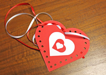 Valentine Heart Pocket step 7 add second ribbon weave
