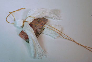 Easy Angel Crafts - Yarn Angel - Separate white yarn at back