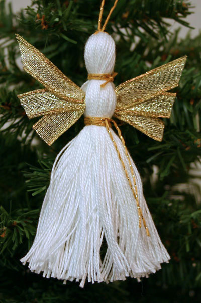 Easy Angel Crafts - Yarn Angel - Slimmer with white yarn, gold ribbon and gold yarn