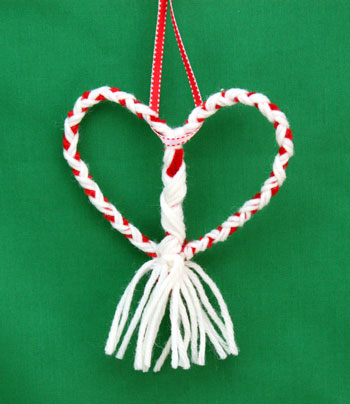 Yarn and Chenille Wire Heart Ornament finished and hanging