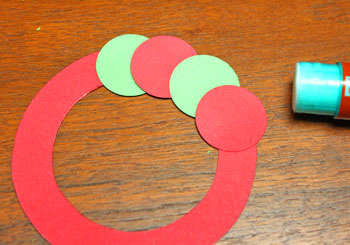 Circle Wreath Ornament step 3 add circles alternating colors