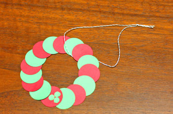 Circle Wreath Ornament step 7 make yarn loop