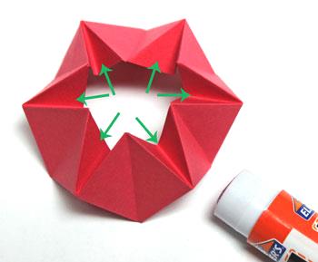 Pyramid Folded Star step 13 apply glue inside